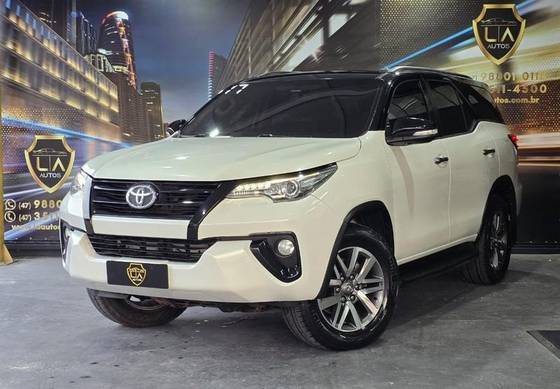 TOYOTA HILUX SW4 2.8 SRX 4X4 16V TURBO INTERCOOLER DIESEL 4P AUTOMÁTICO TOYOTA HILUX SW4 2.8 SRX 4X4 16V TURBO INTERCOOLER DIESEL 4P AUTOMÁTICO